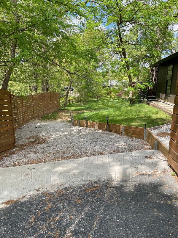 Building Photo - 3711 E 108th St