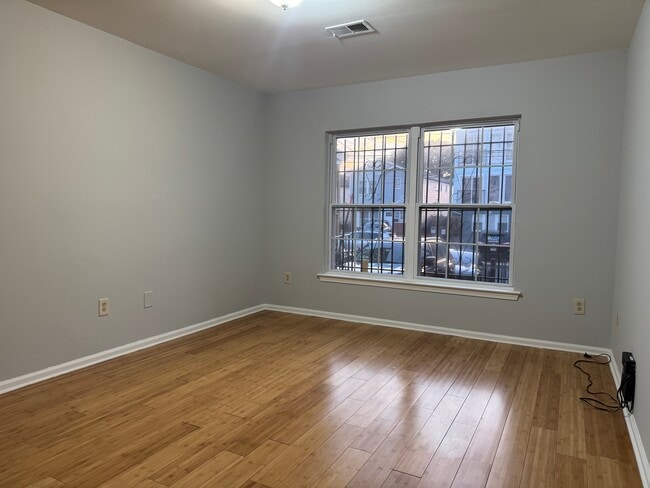 Building Photo - 742 S 15th St