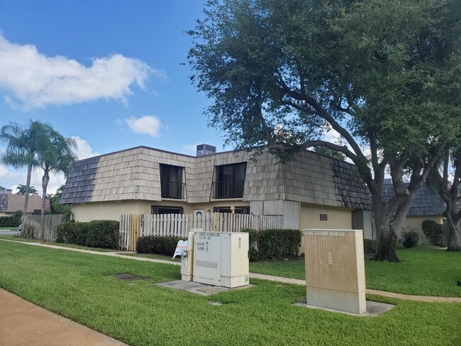 Primary Photo - 2464 Waterside Dr