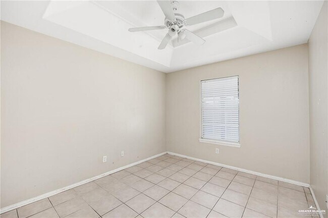 Building Photo - 18 W Prosperity Dr