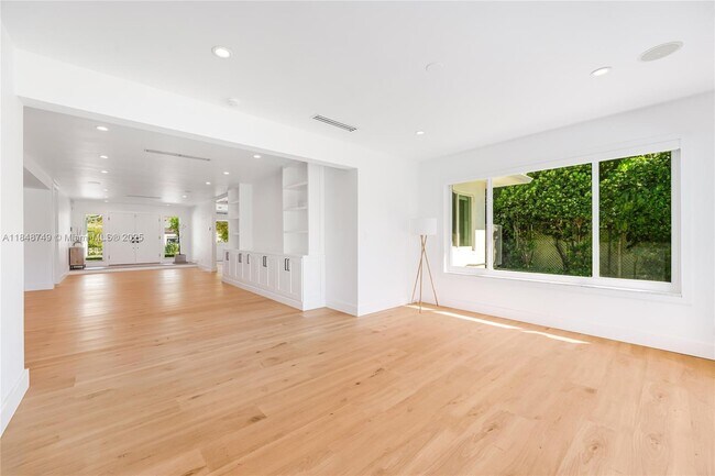 Building Photo - 740 S Shore Dr