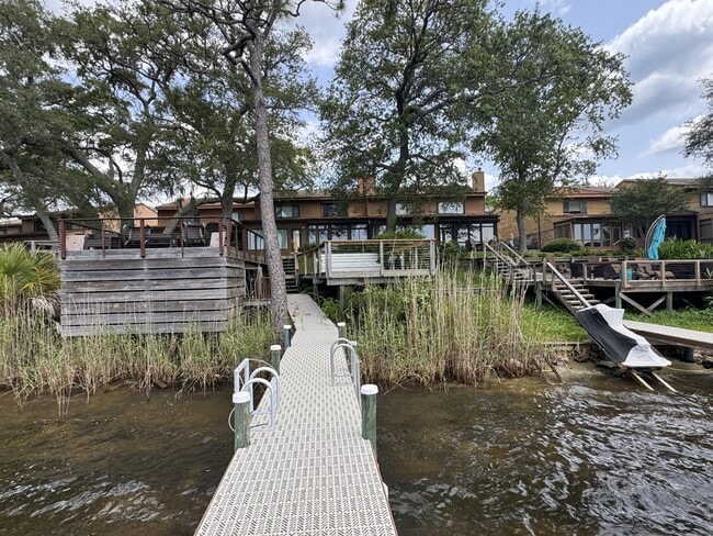 Building Photo - 806 Regatta Cir