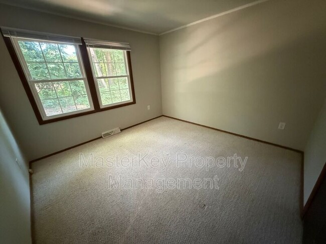 Building Photo - 219 Byrum St