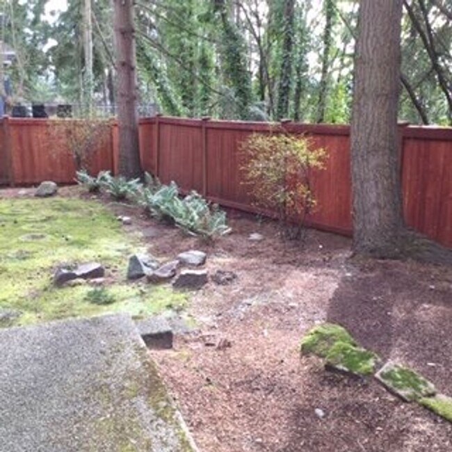 Building Photo - 9474 Woodinville Redmond Rd NE