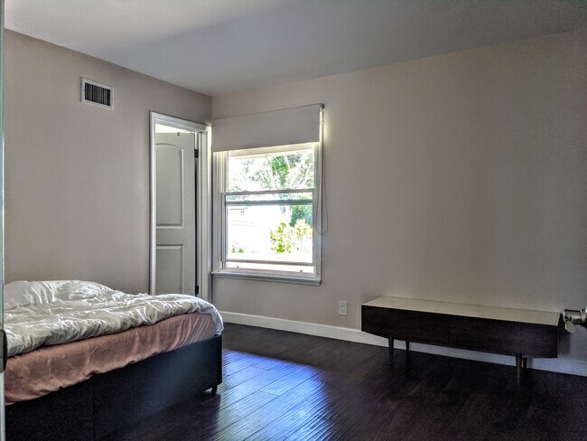 Building Photo - 6532 Gross Ave