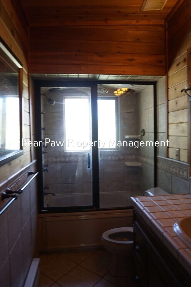 Building Photo - 267 N Circle Dr
