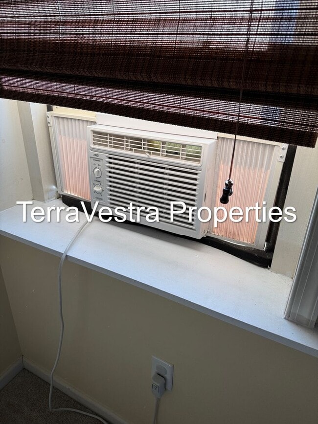 Building Photo - 101 N High St