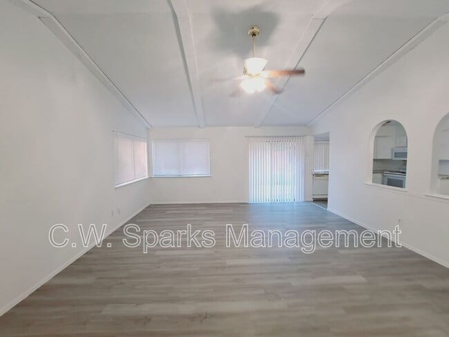 Building Photo - 3517 Hillridge Dr