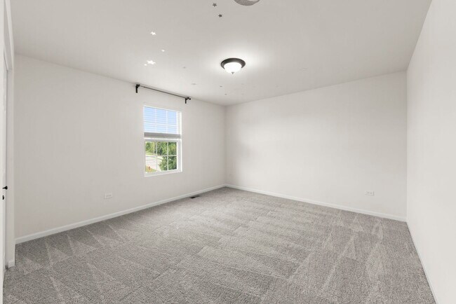 Building Photo - 26325 W Old Orch Trl