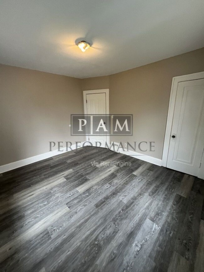 Building Photo - 1213 Superior St