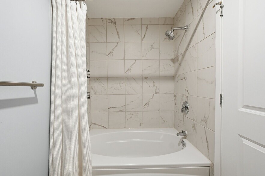 Building Photo - 1001 L St NW