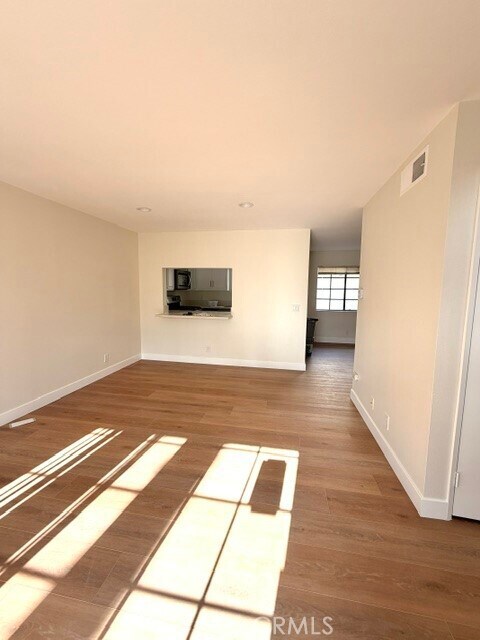 Building Photo - 2931 Plaza del Amo