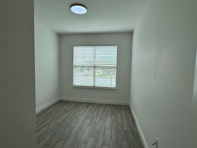 Building Photo - 2980 Scarlett Dr