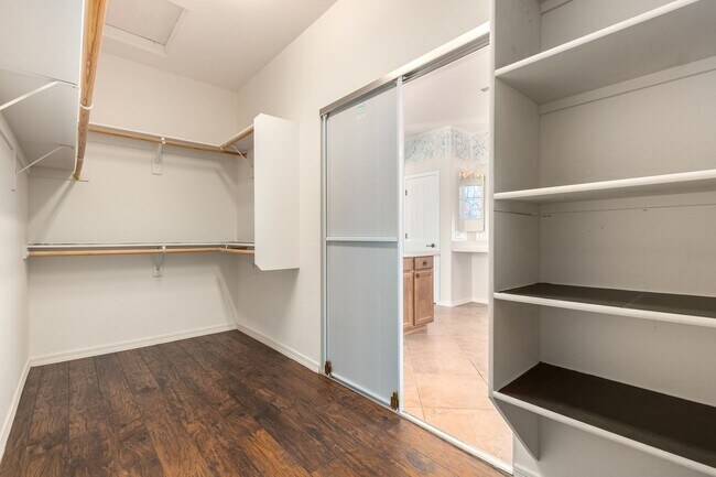 Building Photo - Private pool in highly sought after Goodye...