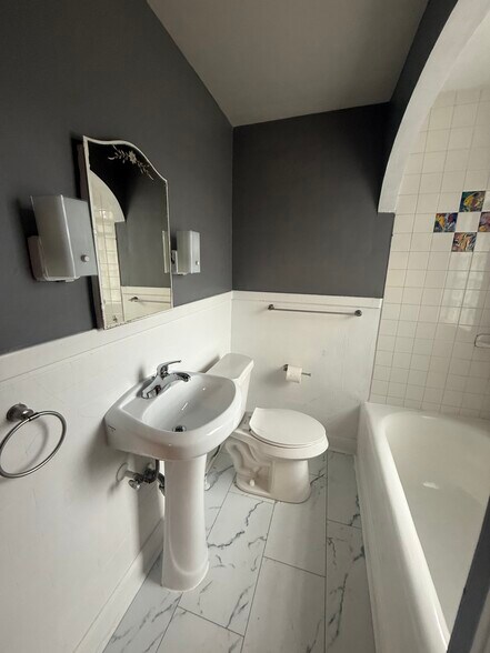 Building Photo - 34 Sunset St