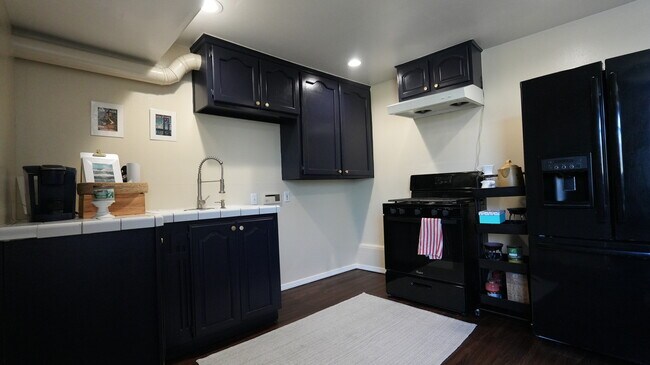 Building Photo - 4160 Barrett Rd