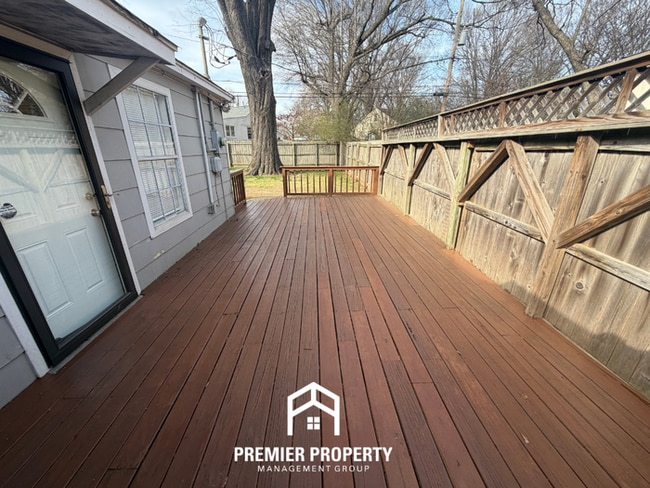 Building Photo - Stunning 3BR Memphis Home with Fenced Backyard & Patio