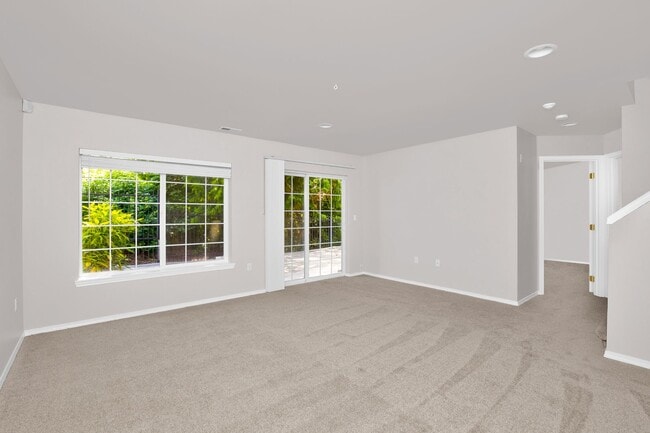 Building Photo - 3 Bedroom 2.5 Bath Redmond Townhouse