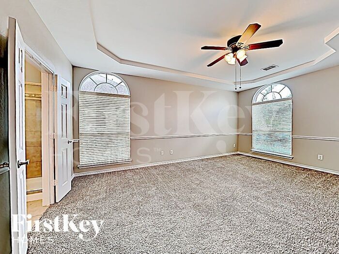 Building Photo - 304 Wisteria Way