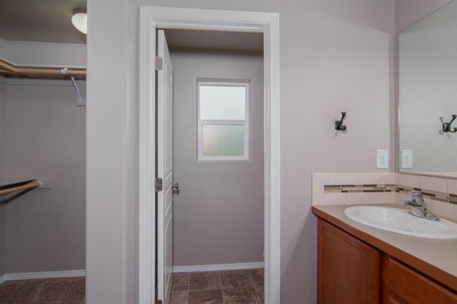Building Photo - Single floor living 3 Bed 2 Bath home with...