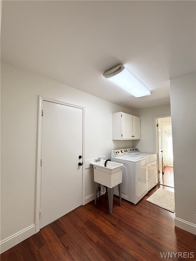 Building Photo - 6035 Whitegate Crossing
