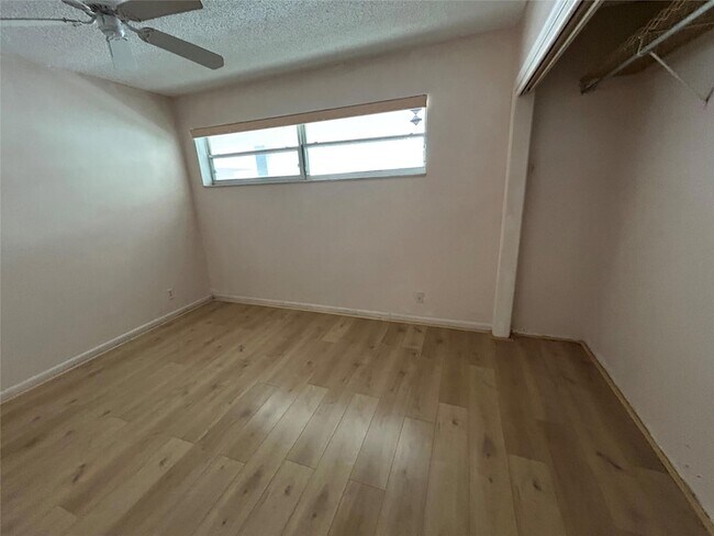 Building Photo - 3301 Spanish Moss Terrace