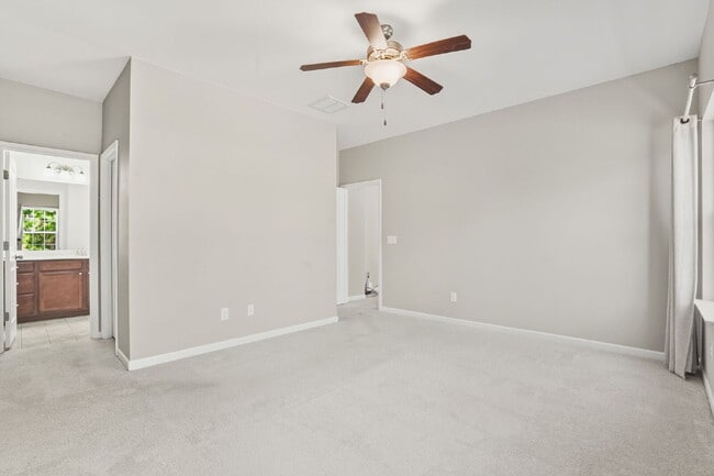 Building Photo - "Charming 3-Bed Oasis with 2 Full Baths in Ladson - 1,283 Sq Ft of Comfort!"