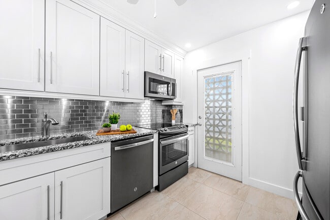 Building Photo - 2720 S Ocean Blvd