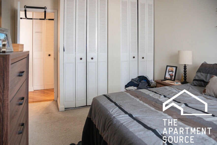 Building Photo - 607 W Wrightwood Ave