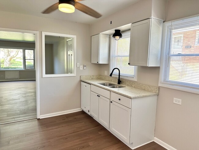 Building Photo - 525 Ryan Ln