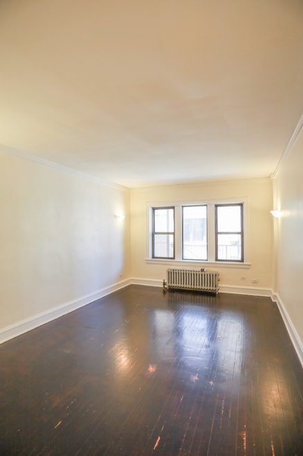 Building Photo - 2402 W Lunt Ave