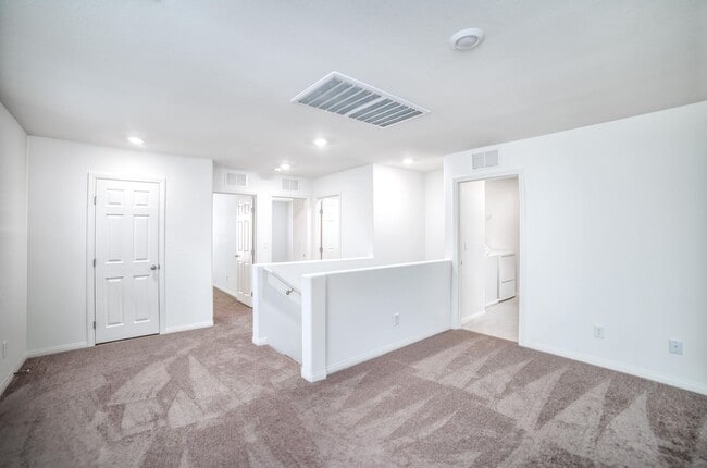 Building Photo - MOVE-IN READY! AMAZING 2023 3-BEDS 2.5 BAT...