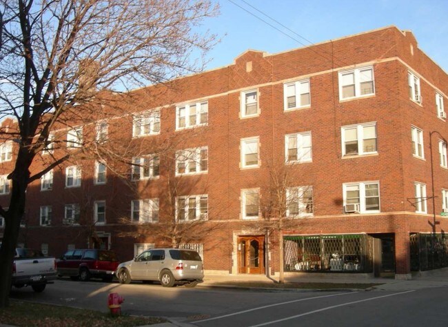 Building Photo - 2456-2458 W Diversey Ave