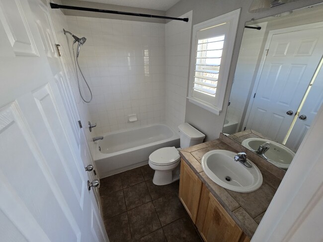 Upstairs Bathroom - shared between bedroom 2 and 3 - 11105 Woodhurst Cir