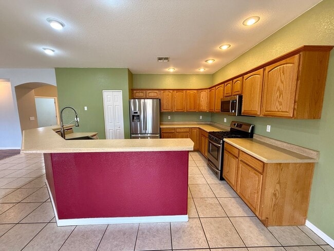 Building Photo - 2116 Roy Rogers Way