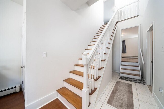 Building Photo - 55 Bowers St