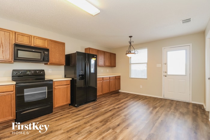 Building Photo - 8404 Plantain Ct