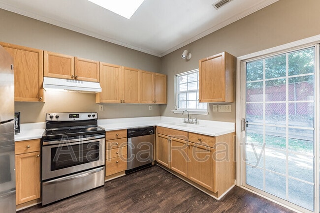 Building Photo - 1285 E Woodlawn Rd