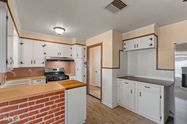 Building Photo - 1706 Shady Grove Dr