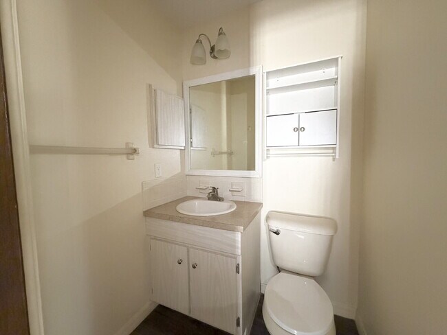 Building Photo - 7419 Canterbury St