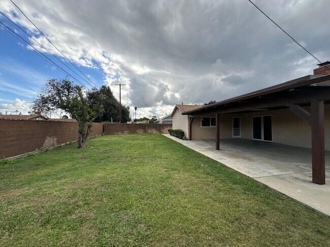 Building Photo - Stunning 5 bedroom tree lined cul-de-sac street in West Hills