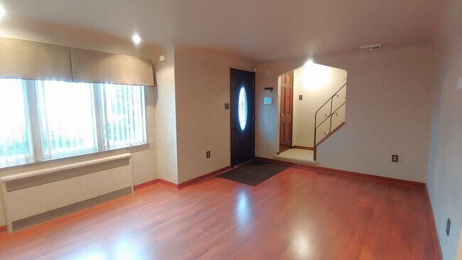 Building Photo - *Beautiful 2BD/2BA Single-Family Home Available in Brentwood*