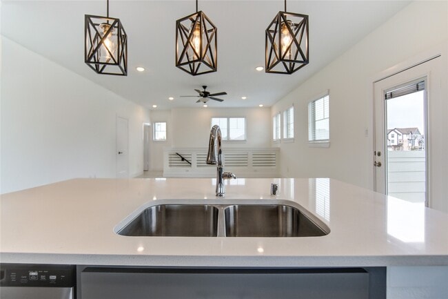 Building Photo - 18815 River Overlook Ct