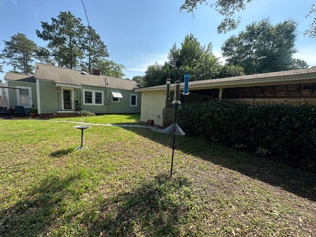 Building Photo - 3 BED | 1 BATH | SPACIOUS GATED BACKYARD |...