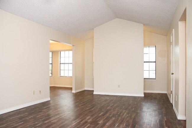 Building Photo - Spacious 4-Bedroom, 2-Bath Brick Home with Vaulted Ceilings, Fenced Yard, and Large Patio