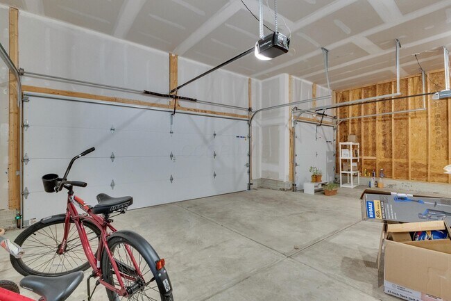 Building Photo - 2390 Glenvale Dr