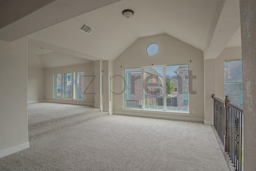 Building Photo - Unit