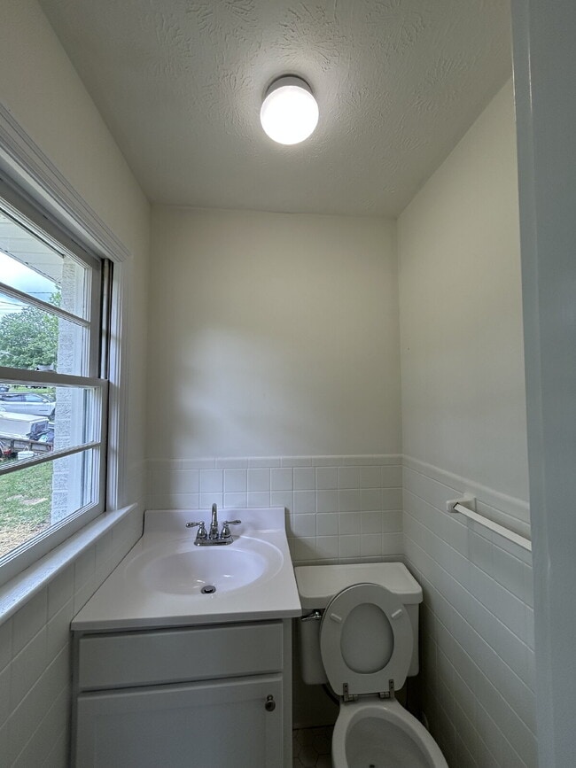 Building Photo - 3 BD 1.5 BA remodeled home for rent in Mon...