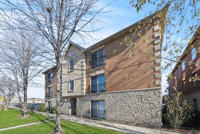 Building Photo - 3423 Ridgeland-202