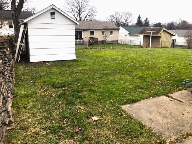 Building Photo - 105 Saslon Park Dr